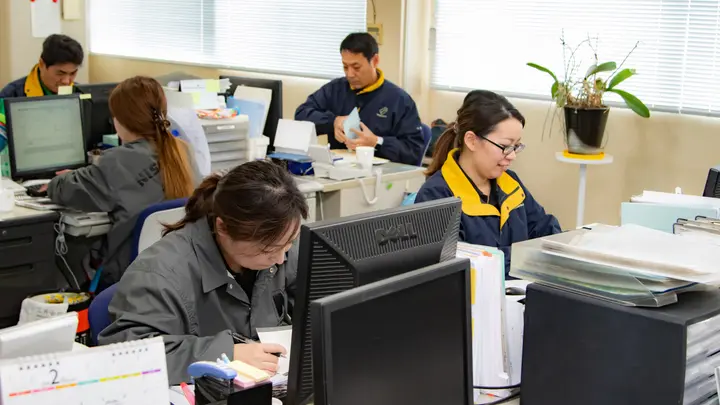 月給30万円以上も可能・普通免許で応募OK・賞与年2回