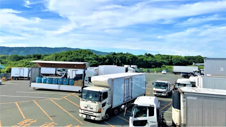 福岡県八女市鵜池の中型トラックドライバーの求人情報イメージ - 牛乳輸送株式会社 - No.86532-03