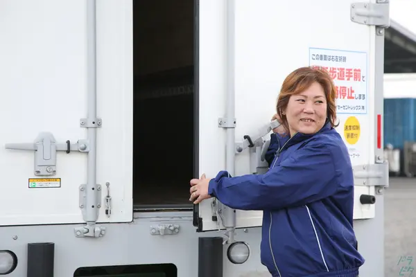 愛知県豊田市の中型トラックドライバーの求人情報イメージ - 株式会社ダイセーセントレックス  豊田ハブセンター - No.58497-01