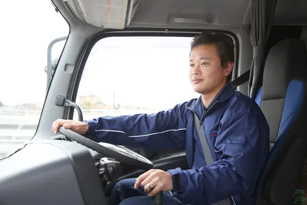 愛知県名古屋市港区の中型トラックドライバーの求人情報イメージ - 株式会社ダイセーセントレックス  港ハブセンター - No.59806-01