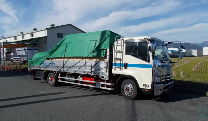 今ならピカピカの新車に乗れます 4tトラックで近距離運搬 月45万可 小田原市の求人 ドラピタ