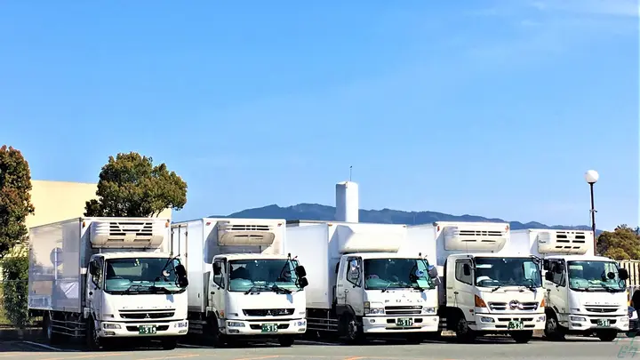 福岡県八女市鵜池の中型トラックドライバーの求人情報イメージ - 牛乳輸送株式会社 - No.86532-02