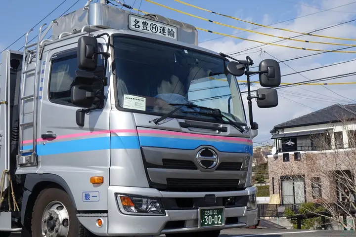 愛知県名古屋市緑区の大型トラックドライバーの求人情報イメージ - 名豊運輸株式会社 - No.49597-01