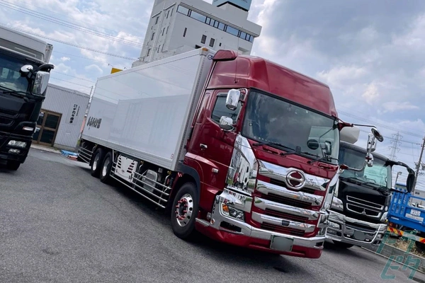 千葉県富里市の大型トラックドライバーの求人情報イメージ - 株式会社タカギ商事 - No.44705-01