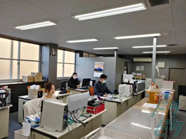 静岡県富士市の中型トラックドライバーの求人情報イメージ - 株式会社スワンサービス  富士営業所 - No.45697-03