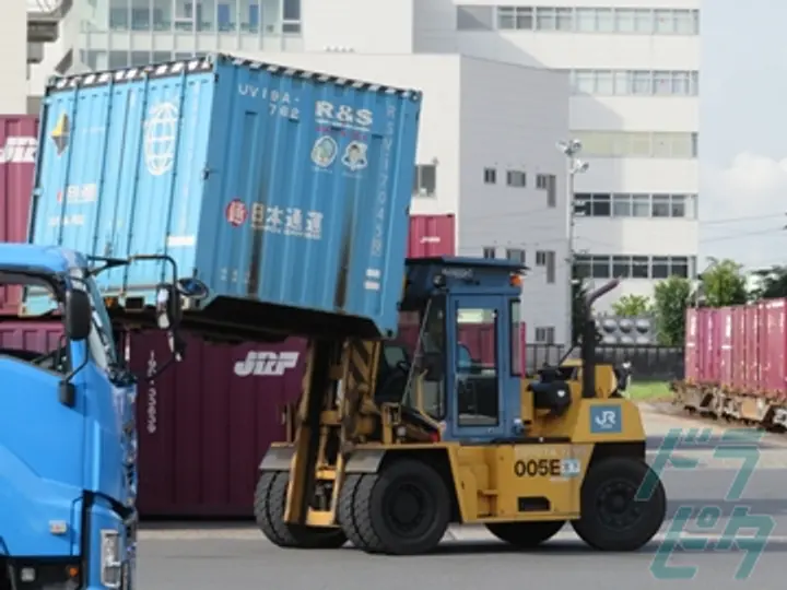 愛知県半田市の大型トラックドライバーの求人情報イメージ - 東海YMトランス株式会社  半田営業所 - No.49998-02