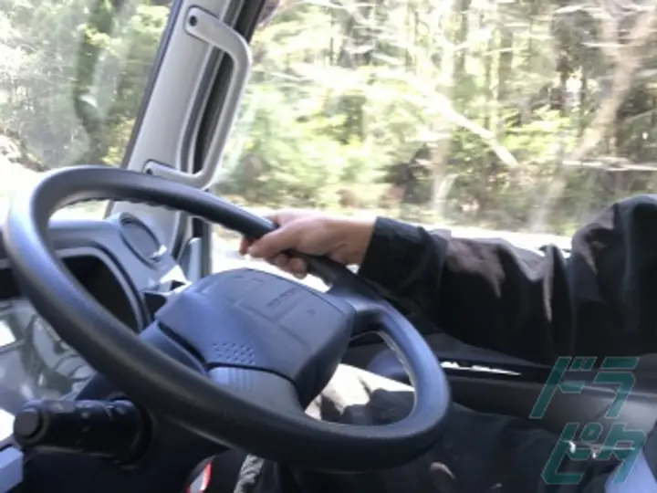 神奈川県平塚市の中型トラックドライバーの求人情報イメージ - 湘南流通倉庫株式会社 - No.73356-04