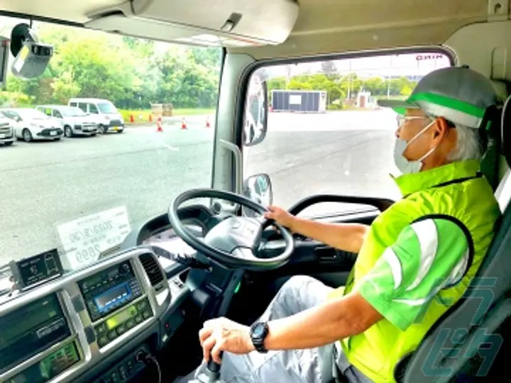 千葉県浦安市の中型トラックドライバーの求人情報イメージ - 鴻池運輸株式会社　関東支店　舞浜流通センター営業所 - No.73600-02