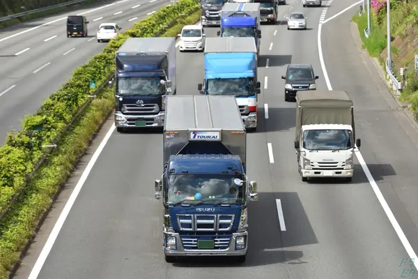 千葉県千葉市緑区の大型トラックドライバーの求人情報イメージ - イオンネクストデリバリー株式会社 誉田配送センター - No.85843-01