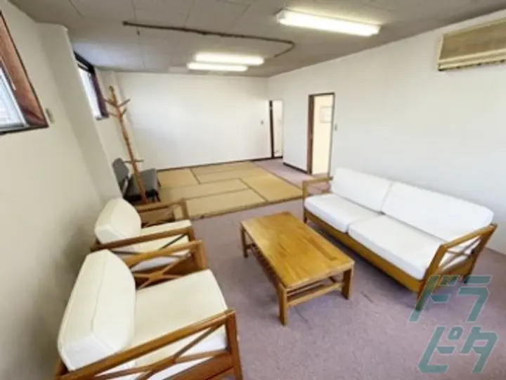 山口県山口市の大型トラックドライバーの求人情報イメージ - 株式会社T.L.G - No.61698-04
