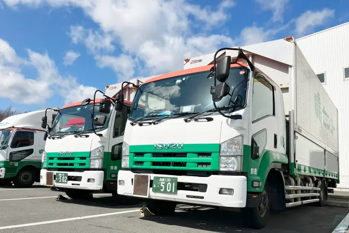 三重県鈴鹿市の中型トラックドライバーの求人情報イメージ - 三重センコーロジ株式会社 鈴鹿営業所 - No.39631-01