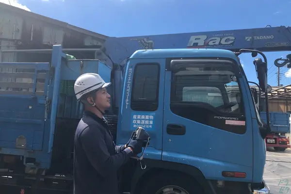 埼玉県草加市の中型トラックドライバーの求人情報イメージ - 株式会社ワイエムエコフューチャー - No.62233-01