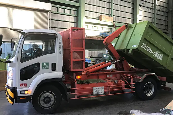 愛知県海部郡飛島村の大型トラックドライバーの求人情報イメージ - 大昭工業株式会社 - No.56347-01
