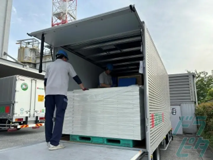 埼玉県川口市の中型トラックドライバーの求人情報イメージ - 株式会社青和トラフィック - No.42533-03