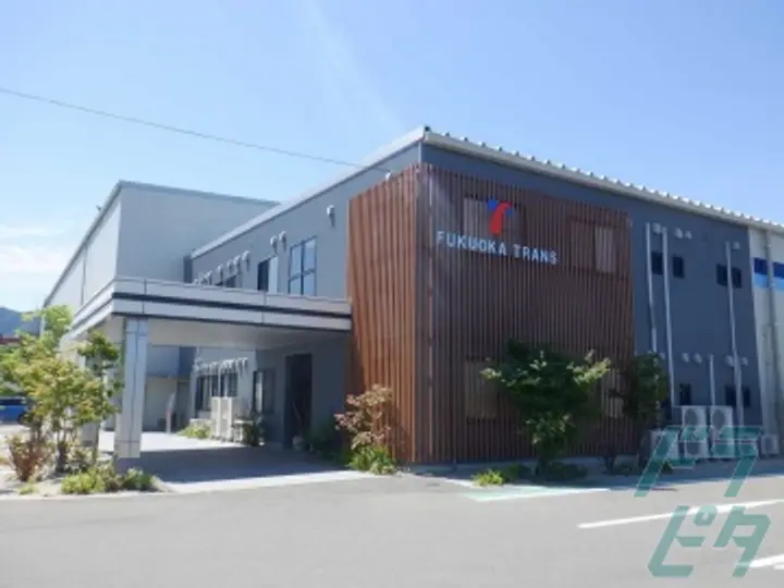 福岡県古賀市の大型トラックドライバーの求人情報イメージ - 福岡トランス株式会社 福岡ソリューションセンター - No.53164-03