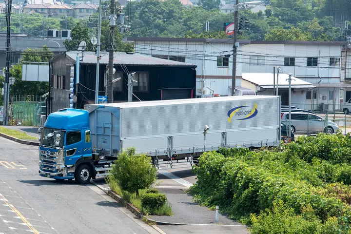 愛知県稲沢市の大型トラックドライバーの求人情報イメージ - 株式会社ロジックナンカイ 中部営業所 - No.47938-01