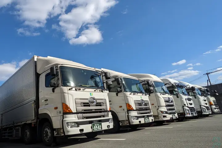 熊本県熊本市中央区の大型トラックドライバーの求人情報イメージ - 株式会社熊日物流販売 本社 - No.46262-01