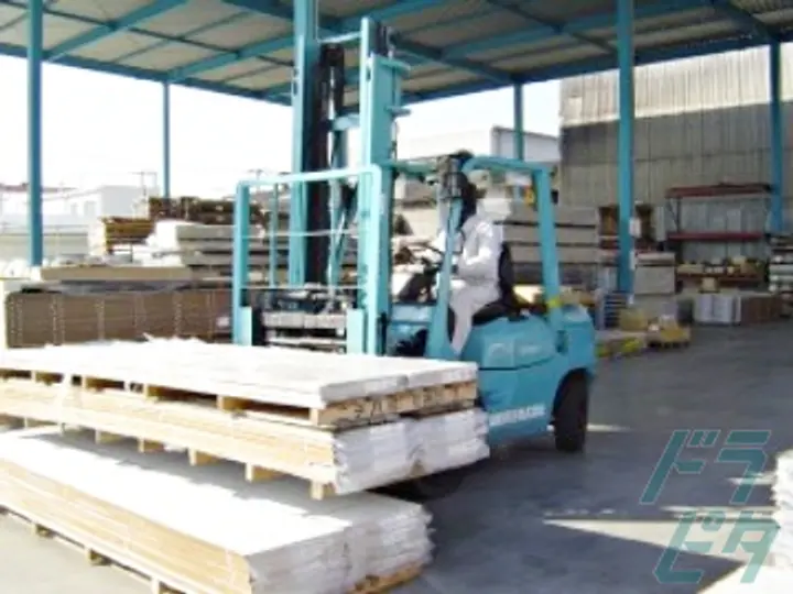 山口県山口市のフォークリフトオペレーターの求人情報イメージ - 明和石膏運送株式会社 - No.75565-04