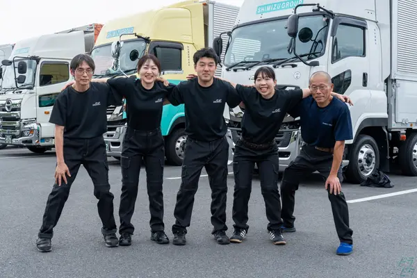 埼玉県東松山市の大型トラックドライバーの求人情報イメージ - 株式会社エスユーロジ 東松山事業所 - No.52394-01