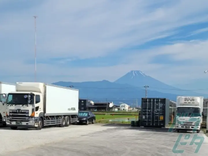 静岡県三島市の大型トラックドライバーの求人情報イメージ - 株式会社東髙運輸 三島営業所 - No.47342-02