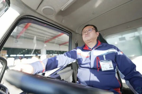 神奈川県川崎市川崎区の小型トラックドライバーの求人情報イメージ - 名正運輸株式会社  夜光営業所 - No.53131-01