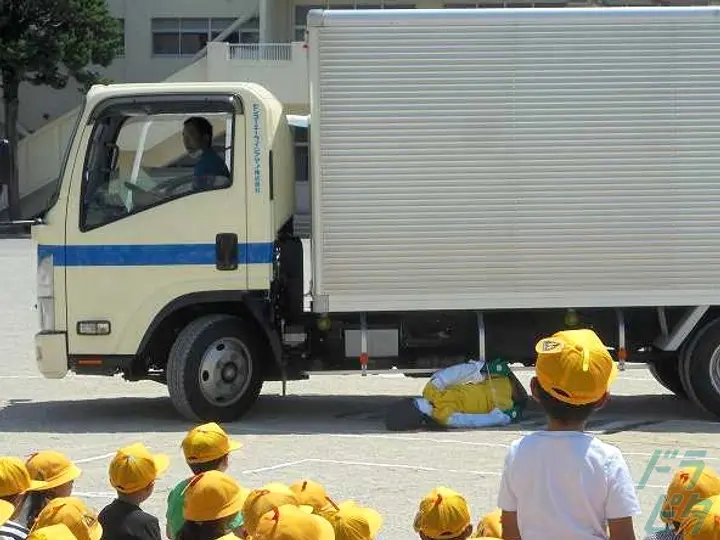 千葉県市川市の小型トラックドライバーの求人情報イメージ - センコーエーラインアマノ株式会社　KYN関東センター - No.55210-03