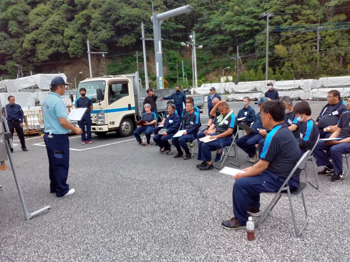 神奈川県足柄上郡中井町の大型トラックドライバーの求人情報イメージ - センコーエーラインアマノ株式会社  神奈川営業所 - No.56273-04