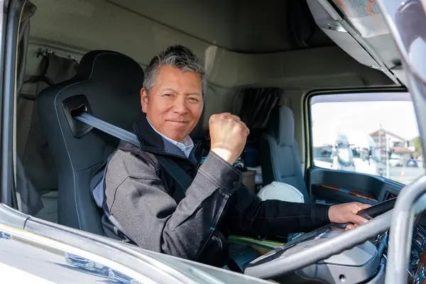 埼玉県東松山市の中型トラックドライバーの求人情報イメージ - 株式会社エスユーロジ 東松山事業所 - No.74581-01