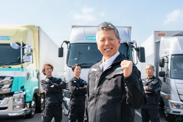 埼玉県入間市の大型トラックドライバーの求人情報イメージ - 株式会社エスユーロジ 入間事業所 - No.62667-01