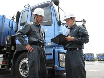 埼玉県吉川市大字三輪野江字の中型トラックドライバーの求人情報イメージ - 株式会社京葉興業 埼玉事業所 - No.75307-02