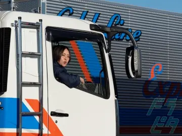 埼玉県越谷市の大型トラックドライバーの求人情報イメージ - 株式会社曙運輸 本社 - No.65936-02