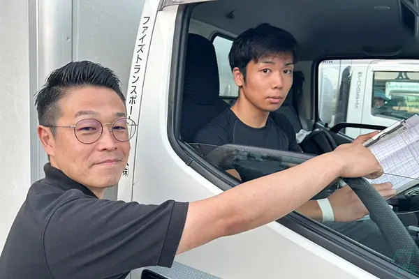 埼玉県三郷市の大型トラックドライバーの求人情報イメージ - ファイズトランスポートサービス株式会社 三郷営業所 - No.83322-01