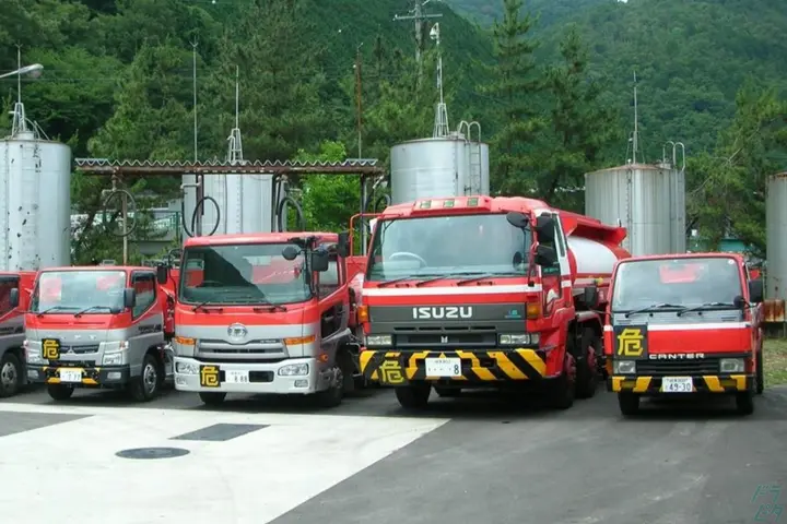 月50万も！近距離燃料配送で高収入が叶う♪／中型
