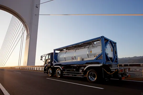 東京都江東区の大型トラックドライバーの求人情報イメージ - 立正運送株式会社 東京営業所 - No.78967-01
