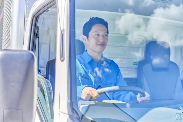 8～17時で残業少なめ◎賞与年3回実績♪未経験◎中型車