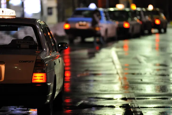 入社3ヵ月《月40万》保証！予約配車中心の夜勤タクシー