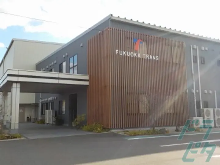 福岡県古賀市の大型トラックドライバーの求人情報イメージ - 福岡トランス株式会社 福岡ソリューションセンター - No.75812-04