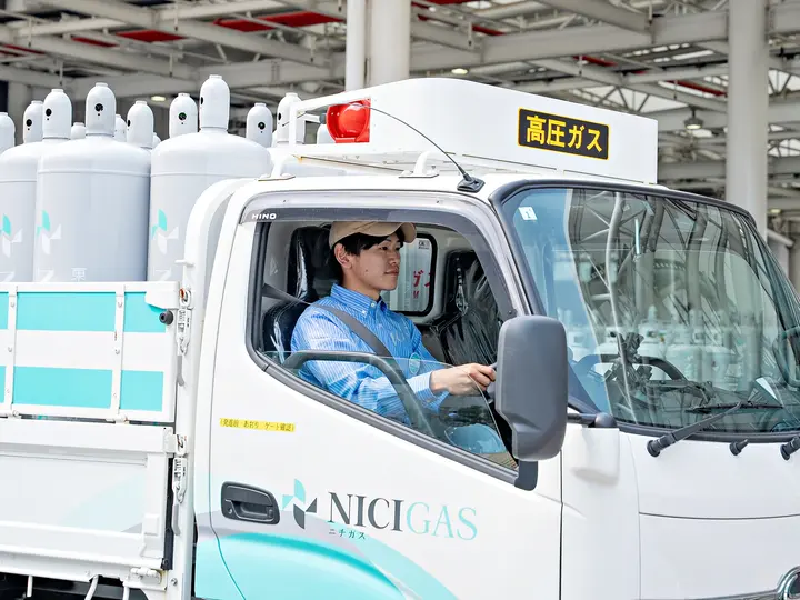 茨城県那珂郡東海村の小型トラックドライバーの求人情報イメージ - 株式会社エナトラ 東海配送拠点：3-1 - No.75673-02