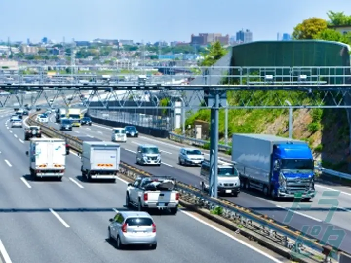 東京都世田谷区の大型トラックドライバーの求人情報イメージ - 株式会社キャリア　渋谷支店 - No.75946-03