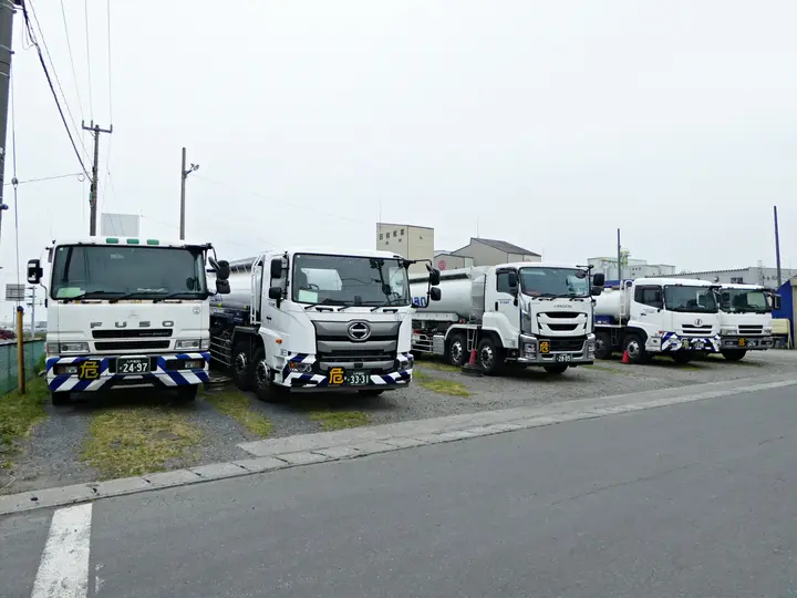 青森県八戸市の大型トラックドライバーの求人情報イメージ - 東磐運送株式会社 八戸支店 - No.75960-03