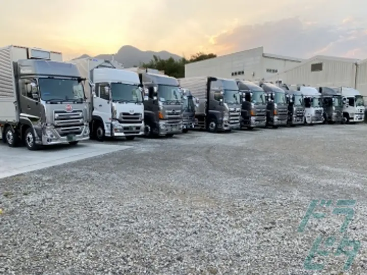 三重県津市の大型トラックドライバーの求人情報イメージ - 有限会社和合運輸 - No.76028-02