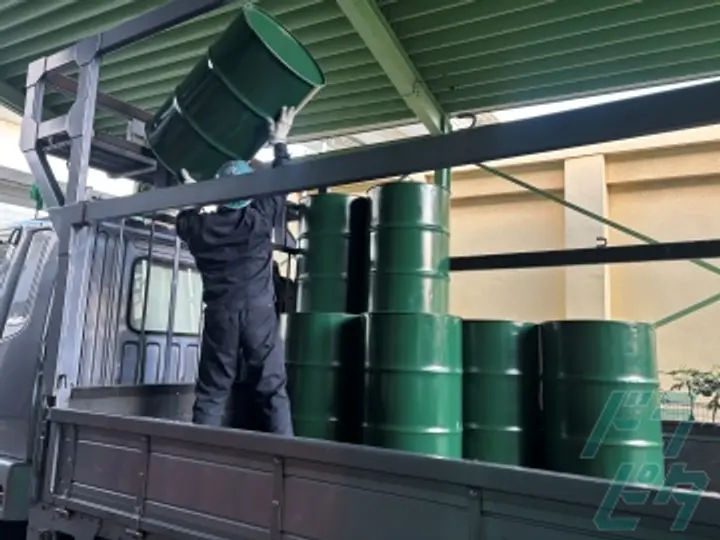 神奈川県横浜市鶴見区大黒町の中型トラックドライバーの求人情報イメージ - 横浜容器工業株式会社 - No.76217-04