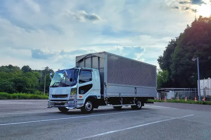 兵庫県三木市の中型トラックドライバーの求人情報イメージ - 株式会社ロジテック S805 - No.76227-01