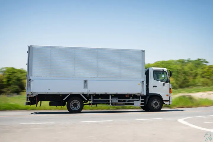 大阪府大阪市の中型トラックドライバーの求人情報イメージ - 株式会社ロジテック S720 - No.76234-01