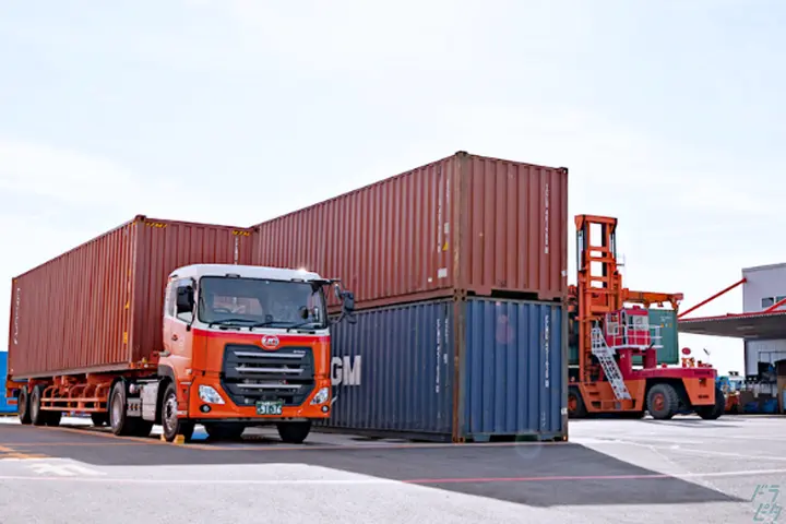 売上高11億以上⇒”超”安定企業で正社員に！トレーラー