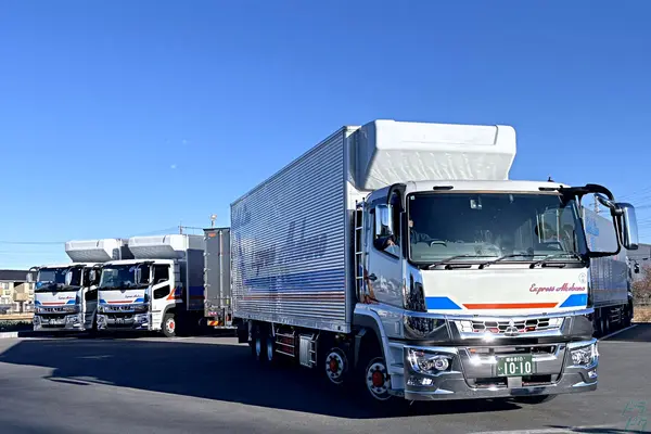 埼玉県越谷市の大型トラックドライバーの求人情報イメージ - 株式会社曙運輸 本社 - No.77126-01