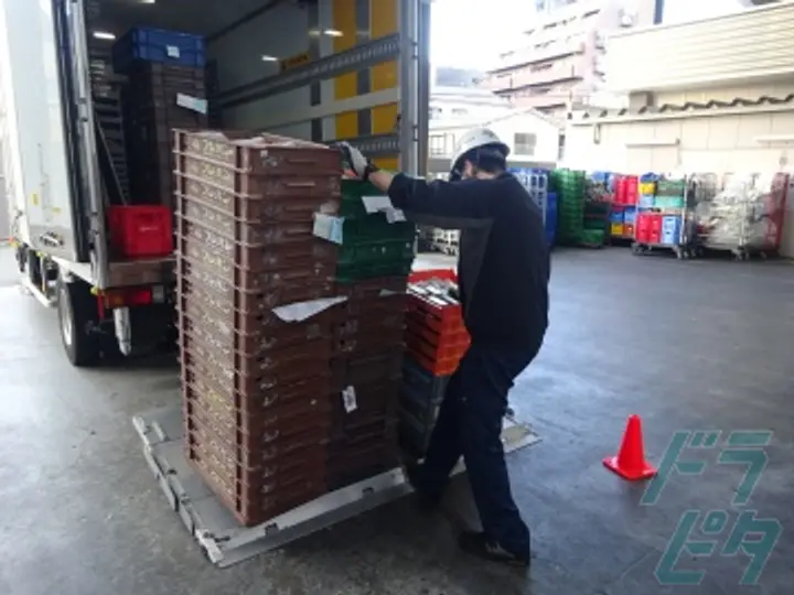 神奈川県愛甲郡愛川町の中型トラックドライバーの求人情報イメージ - 株式会社サンロジスティックス 神奈川配送センター - No.76822-04