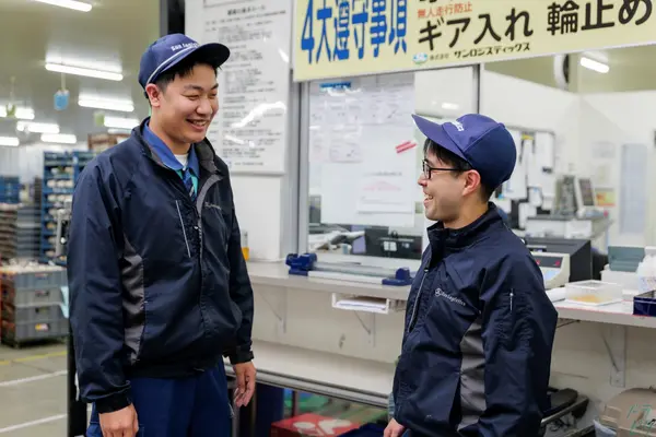 神奈川県愛甲郡愛川町の中型トラックドライバーの求人情報イメージ - 株式会社サンロジスティックス 神奈川配送センター - No.76822-01