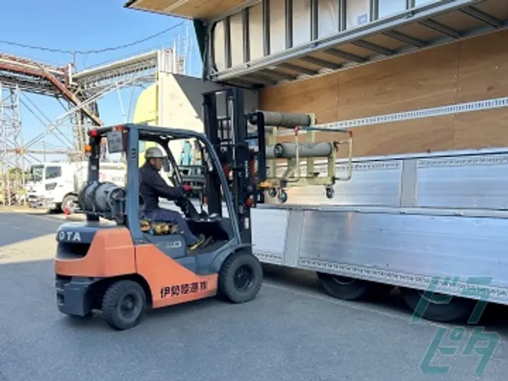 三重県伊勢市の大型トラックドライバーの求人情報イメージ - 伊勢陸運株式会社 - No.78485-02