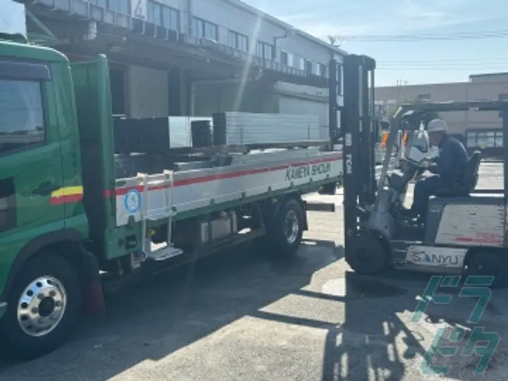 神奈川県伊勢原市の中型トラックドライバーの求人情報イメージ - 株式会社金谷商運 伊勢原営業所 - No.78734-03